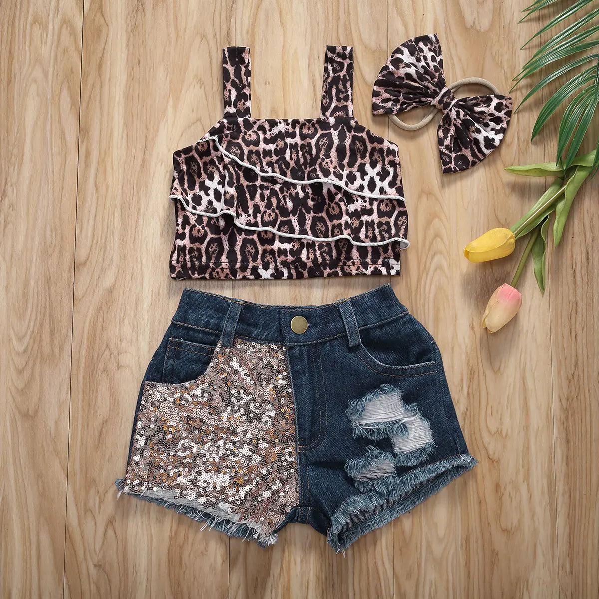 Conjunto de Camiseta de Tirantes Estampado de Leopardo, Diadema con Lazo a Juego y Pantalón Corto Vaquero - Estilo y Comodidad en Algodón/Jeans de 0 a 36 Meses ¡ Look Salvaje y Encantador! - Bebe a la moda 